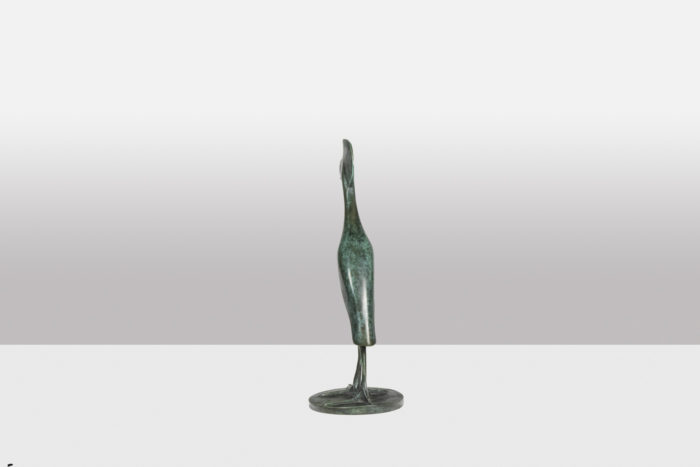 Sculpture intitulée Grue Couronnée en marche. Bronze à patine verte, fonte à la cire perdue - zoom bec