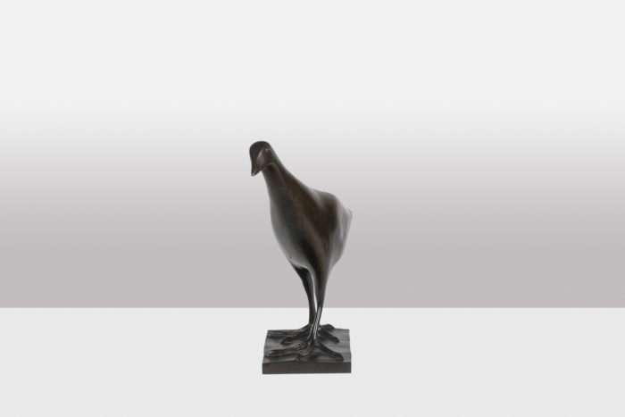 Sculpture intitulée Poule d'eau. Bronze à patine brune, fonte à la cire perdue - face