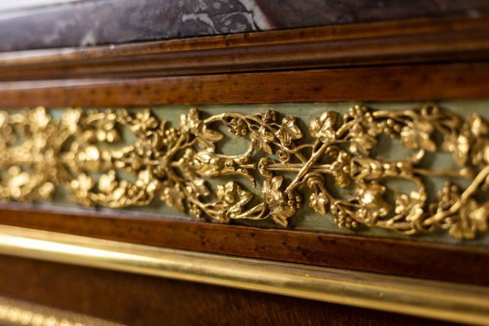 Empire stylEmpire style chest of drawers in lacquer, bronze and marble. Nineteenth century.e chest of drawers in lacquer, bronze and marble. Nineteenth century. DE ST DIRECTOIRE:CONSULAT EN PLACAGE D'ORME, TRAVAIL FIN XXèS COLONNES DETACHEES MARBRE - tiroir en ceinture en bronze