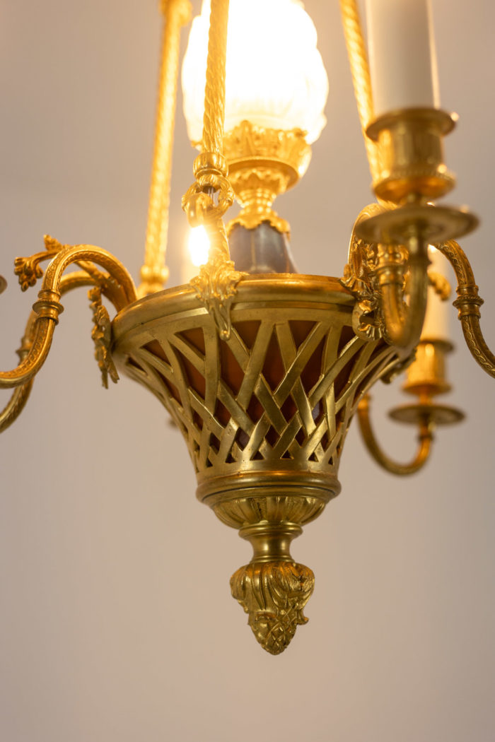 Louis XVI style chandelier in gilded bronze. Circa 1900.