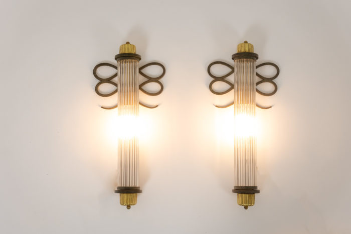 Pair of cylindrical Art Deco style wall lights. 1920s. - allumées