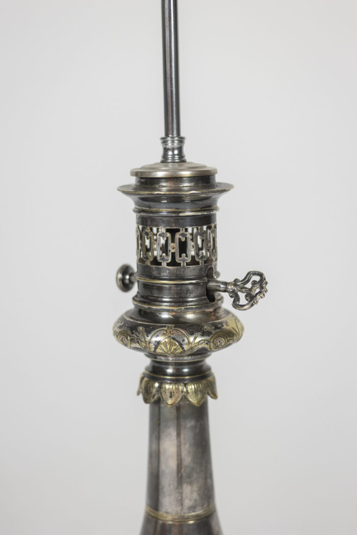 Paire de lampes argentées de forme balustre, épo. N. III, circa 1880 - grille ajourée