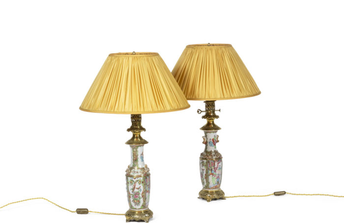 Paire de lampes en porcelaine Canton et bronze doré - la paire