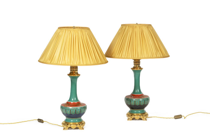 Pair of lamps in porcelain of Paris and gilded bronze. Circa 1850.