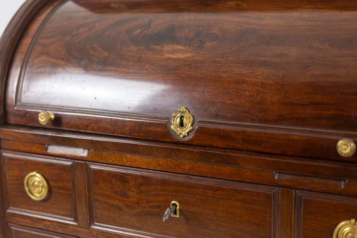 Desk - or secretary, cylinder, in mahogany. Late 18th century period.