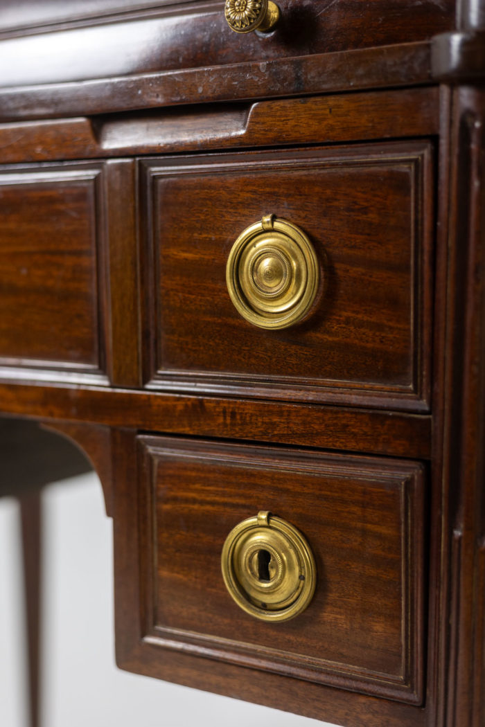 Desk - or secretary, cylinder, in mahogany. Late 18th century period.