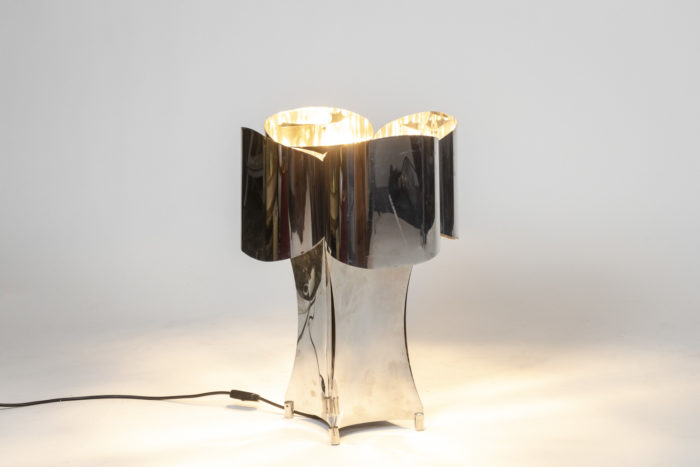 “Quadrilobe” lamp in polished metal. 1970s. - allumée