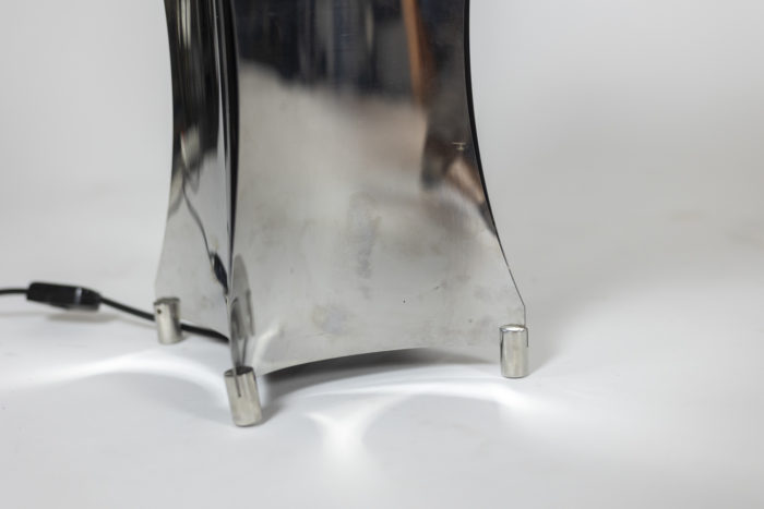 “Quadrilobe” lamp in polished metal. 1970s. - base