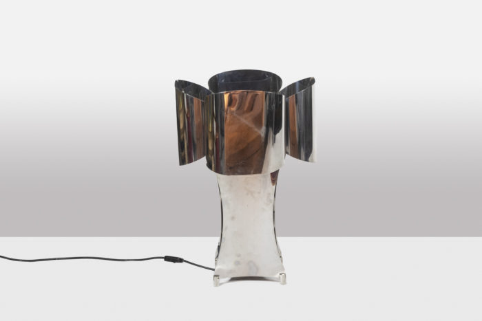 “Quadrilobe” lamp in polished metal. 1970s. - face