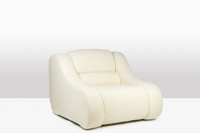 Pair of armchairs with fine curls. Contemporary work. - 3:4