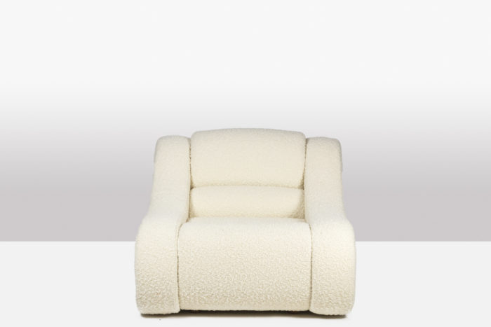 Pair of armchairs with fine curls. Contemporary work. - face