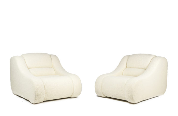 Pair of armchairs with fine curls. Contemporary work. - both