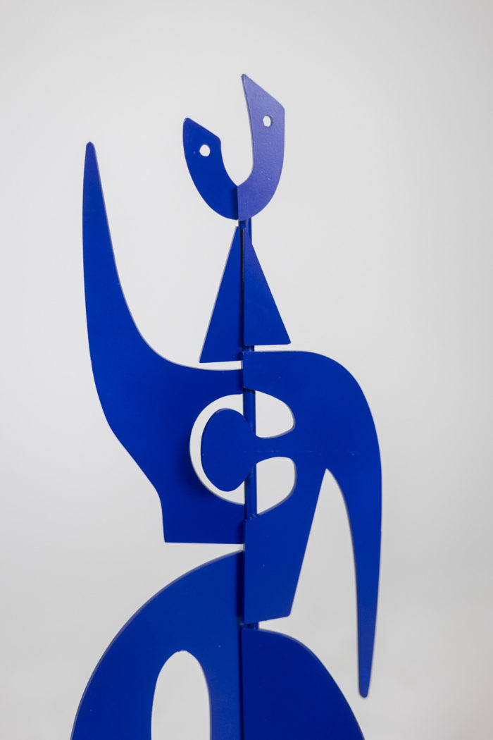 Sculpture Jouve en métal bleu outremer - détail
