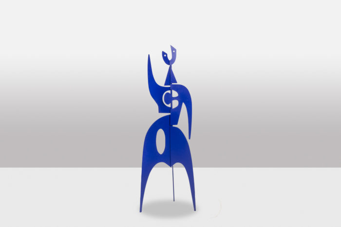 Sculpture Jouve en métal bleu outremer - face