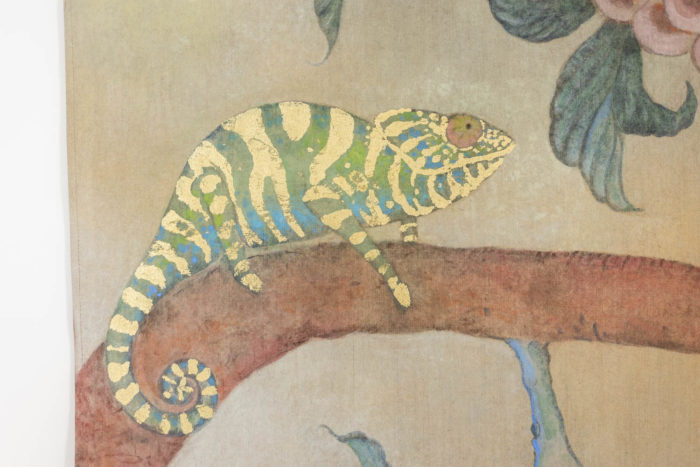Painted canvas representing a chameleon. Contemporary work.