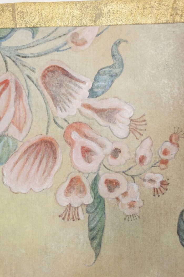 Toile peinte ou panneau décoratif représentant un caméléon - fleurs roses