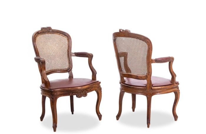 Pair of "cabriolet" armchairs in walnut and canework. Louis XV period. - la paire