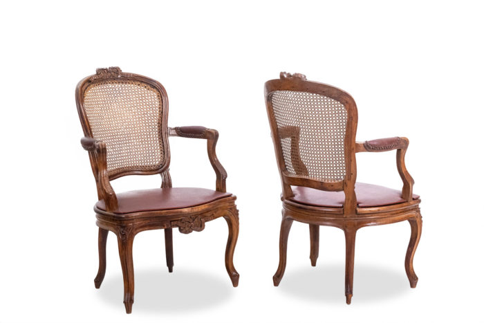 Pair of "cabriolet" armchairs in walnut and canework. Louis XV period. - la paire