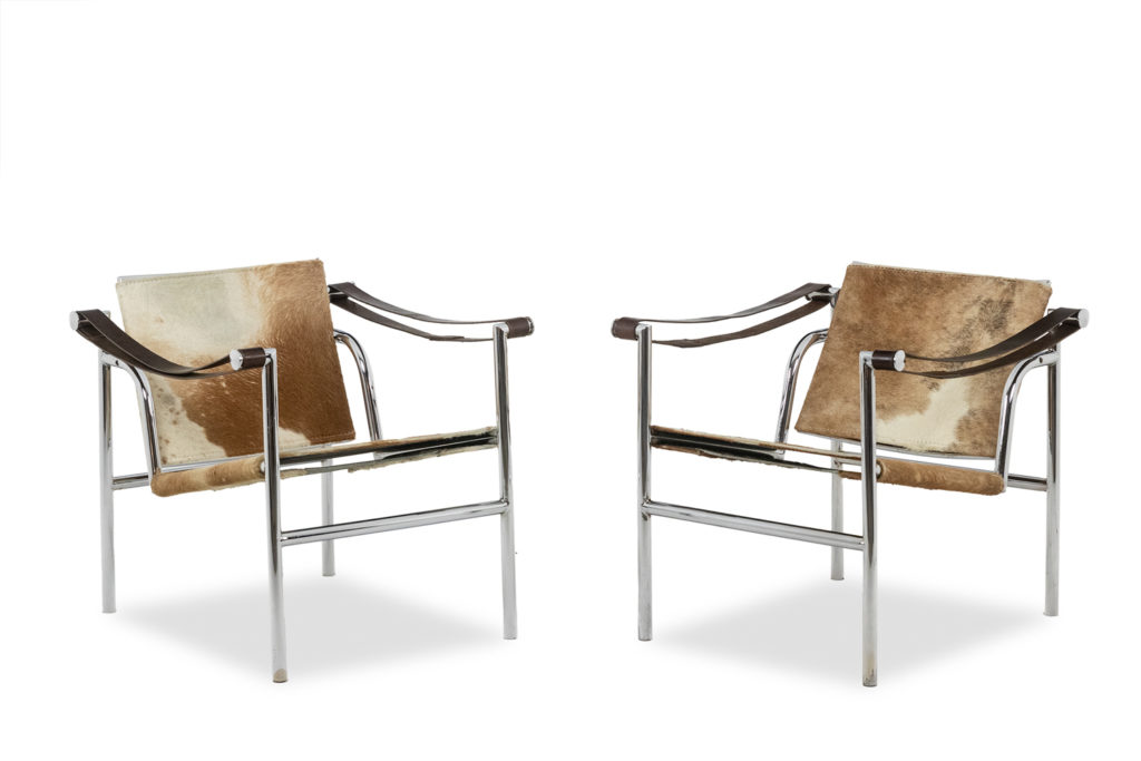 Pair of “LC1” model armchairs in chrome metal and leather. 1970s.
