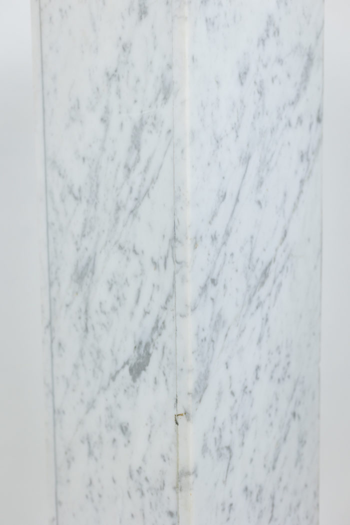 Pair of Art Deco columns in white marble, 20th century