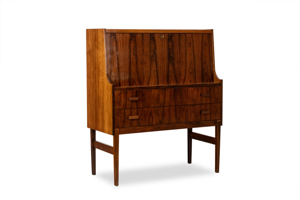 Commode en palissandre à 2 tiroirs, formant secrétaire. Années 1970.